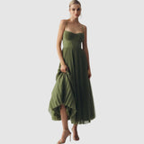 Adéla – Moderní elegance s odhalenými zády