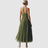 Adéla – Moderní elegance s odhalenými zády