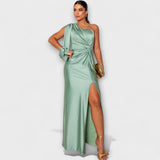 Julie – Elegantní šaty s rafinovaností