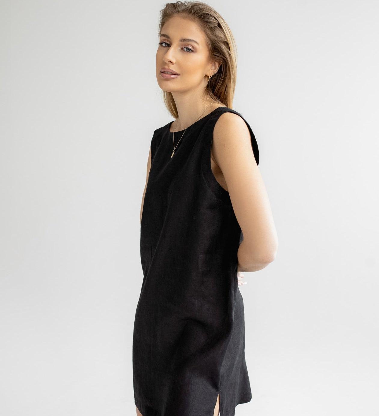Dámské lněné šaty short - regular fit