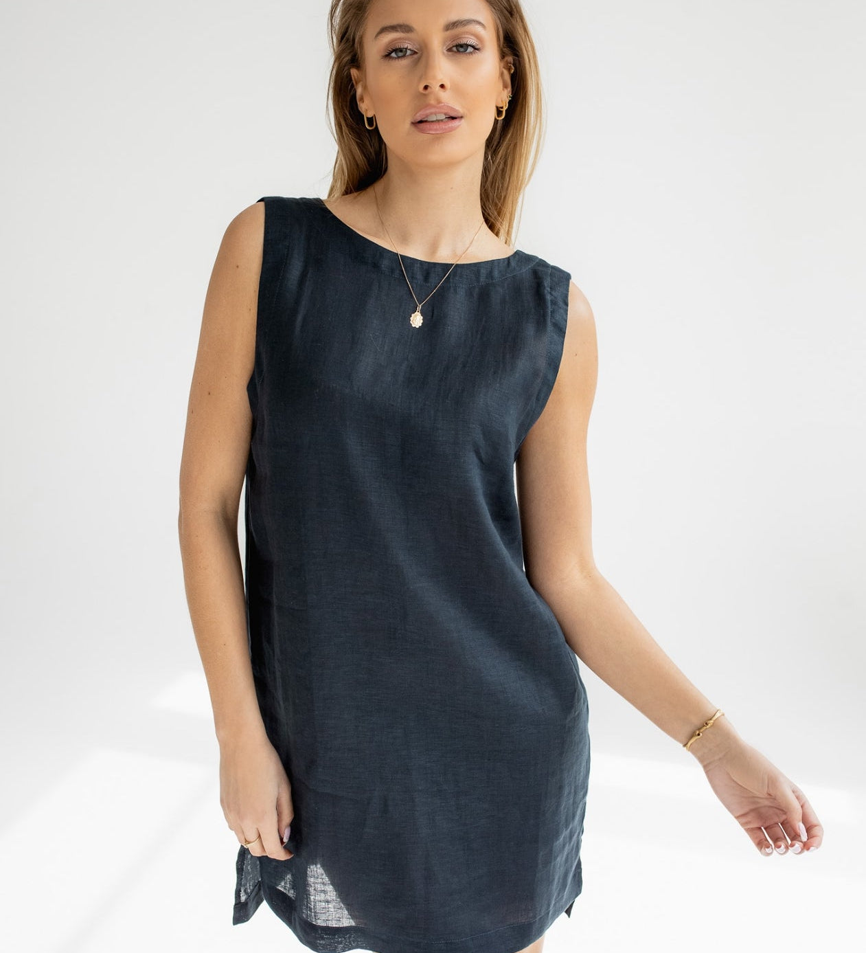 Dámské lněné šaty short - regular fit