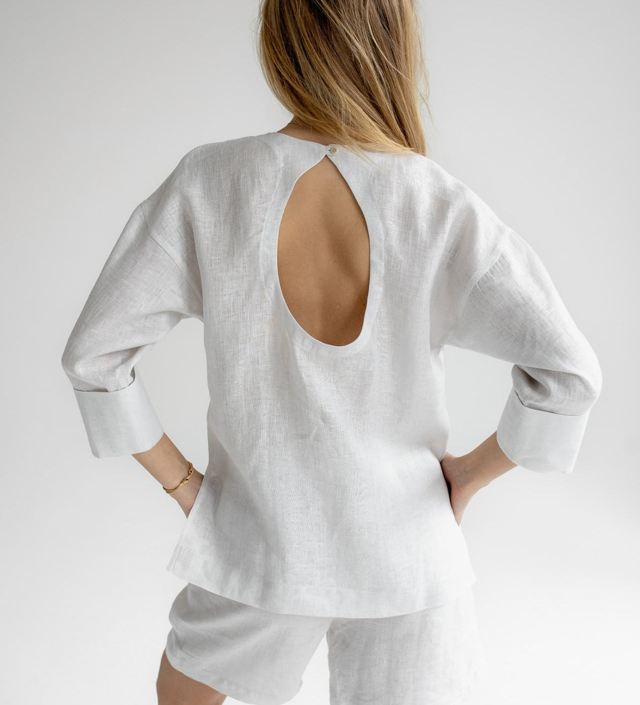 Dámský lněný top open back - regular fit