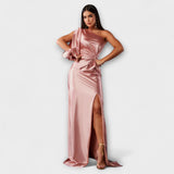 Julie – Elegantní šaty s rafinovaností